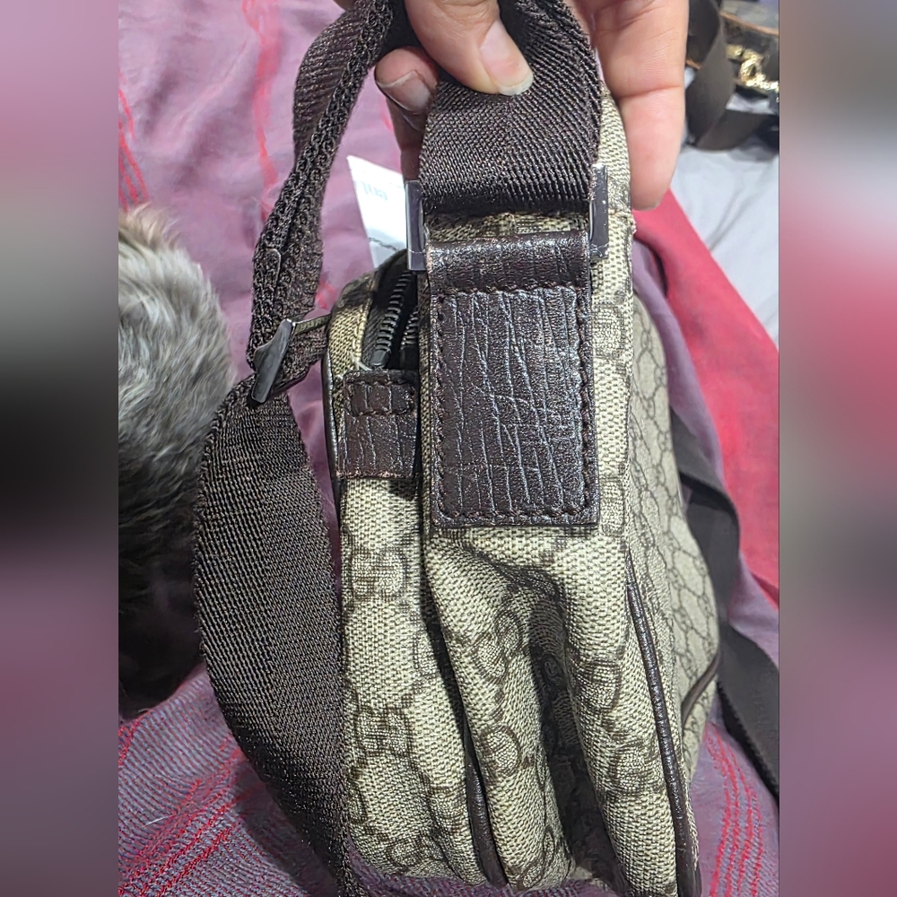 Authentic Vintage Gucci GG Crossbody - Picture 11 of 14